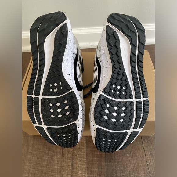 Nike Pegasus 40 Black/White - Picture 4 of 9